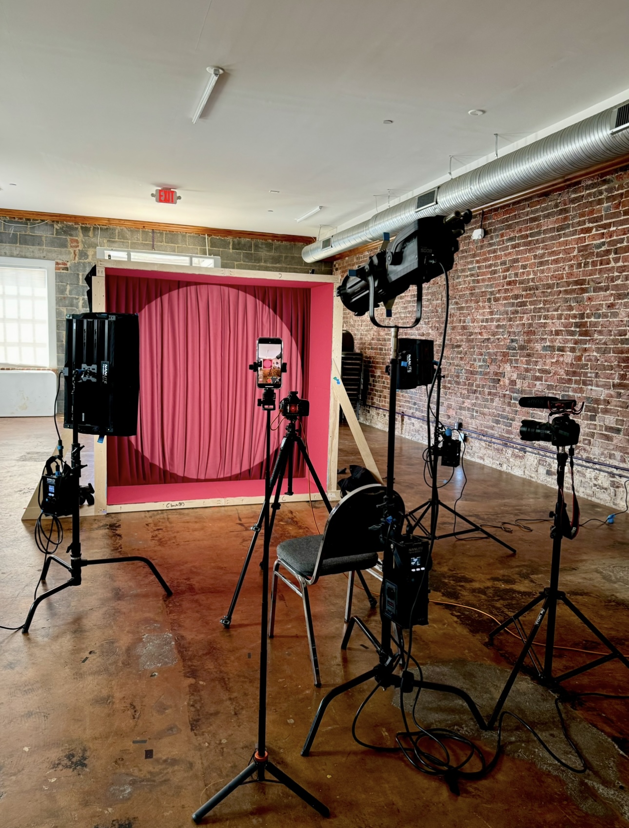 How To Create a Theatrical Portrait Photoshoot Using a Spotlight - Jada And David Parrish