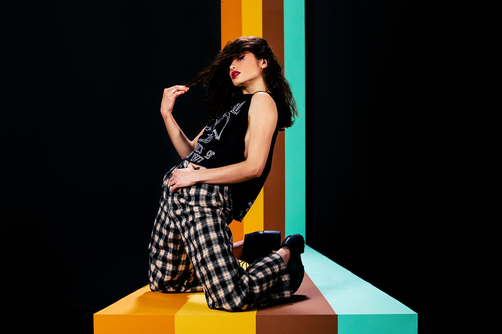 Retro 60s Inspired Forced Perspective Stage Photo Shoot - Jada And David Parrish